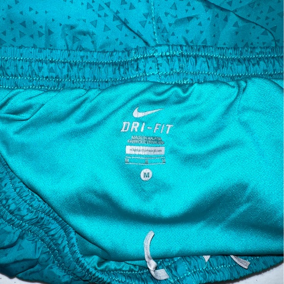 Women’s Nike shorts size Medium - Picture 3 of 4